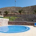 Apartment Home2book Cozy Mocan Pool View, El