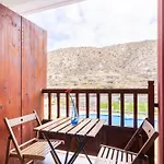 Apartment Home2book Cozy Mocan Pool View, El